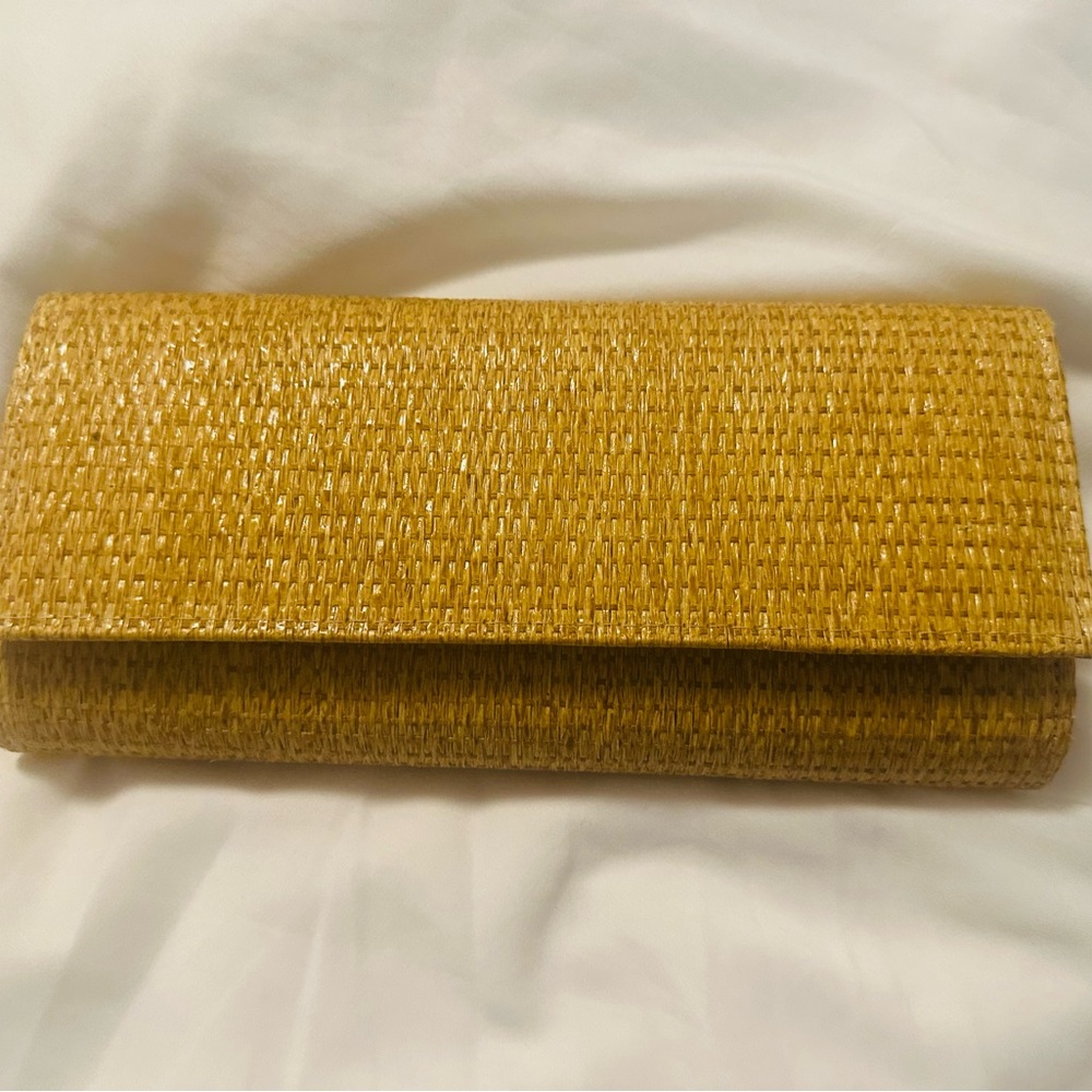 Woven Straw Vacation Clutch - New with Strap